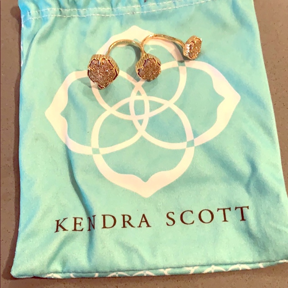 Kendra Scott three ring rose gold!